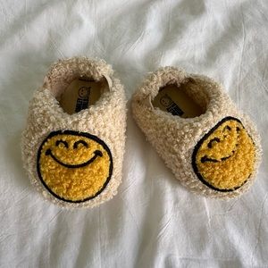 Baby GAP x Smiley World Baby Slippers
